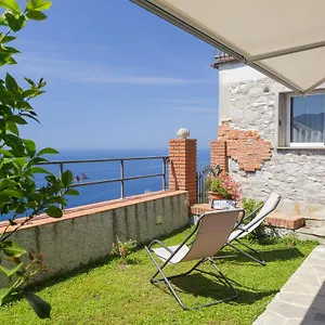 Polanesi Sea View Apartment Sori